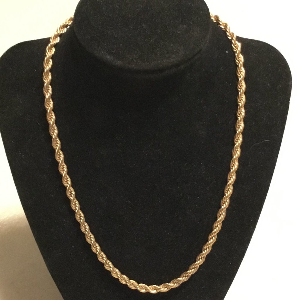 Lovely & thick Monet gold tone necklace - Picture 4 of 6